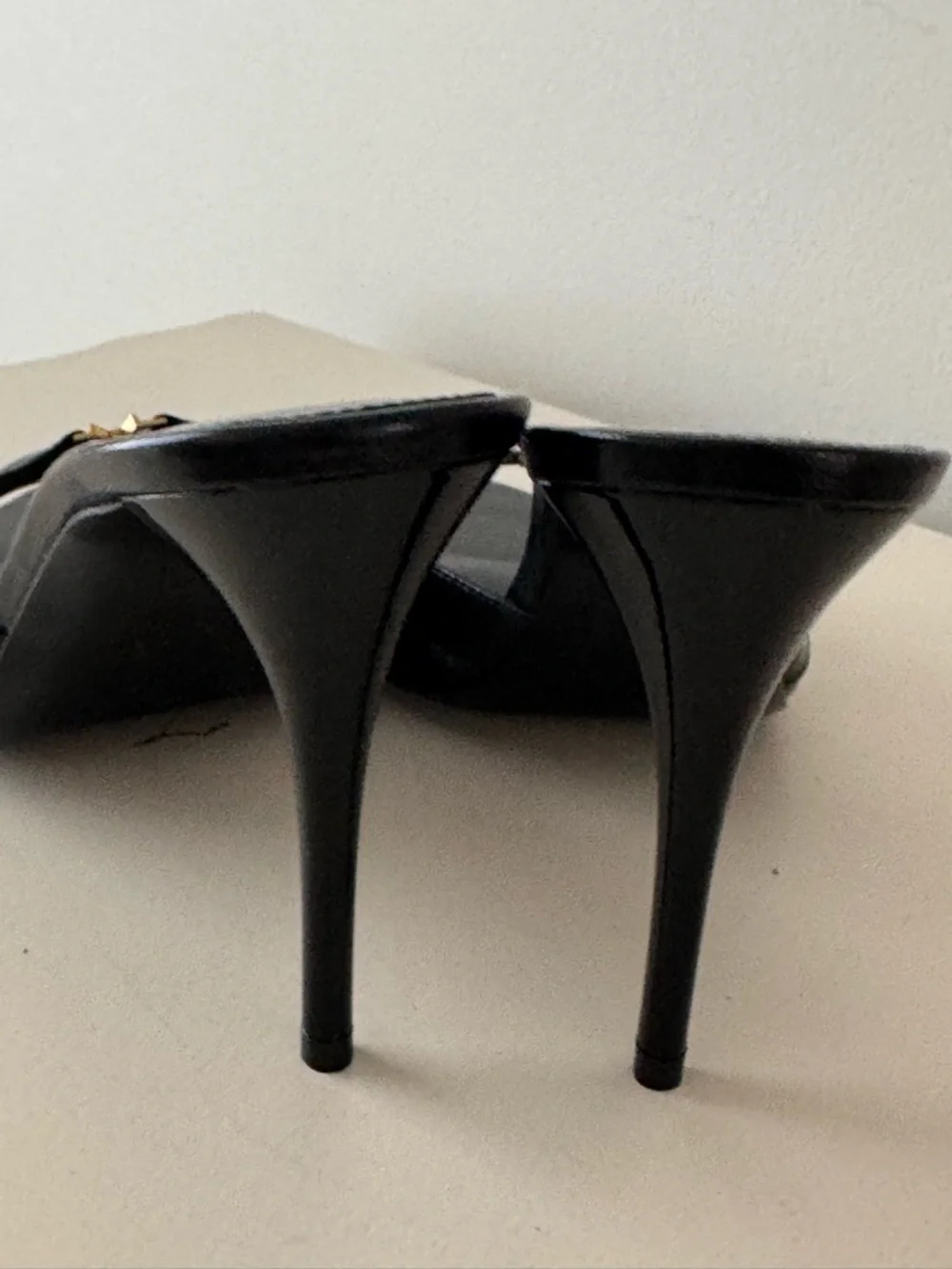 SAINT LAURENT BABYLONE MULES IN SMOOTH LEATHER
BLACK - Picture 7 of 11